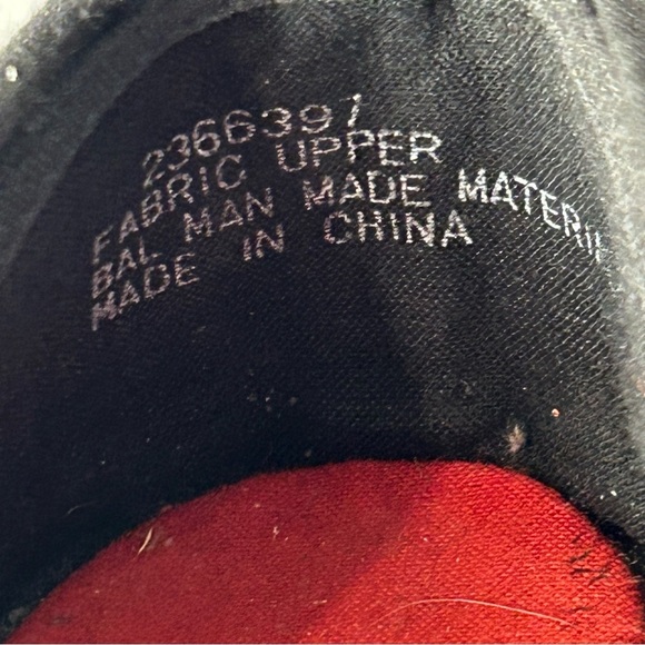 Holiday Tradition Womens Size 7 Black Velvet Flats Loafers Slippers Poinsettia - Picture 12 of 12